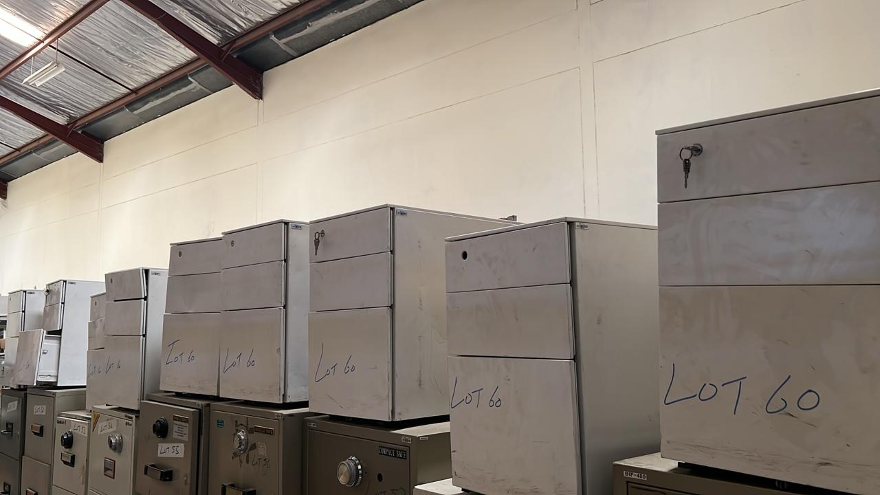 9 Metallic 3 pedestals