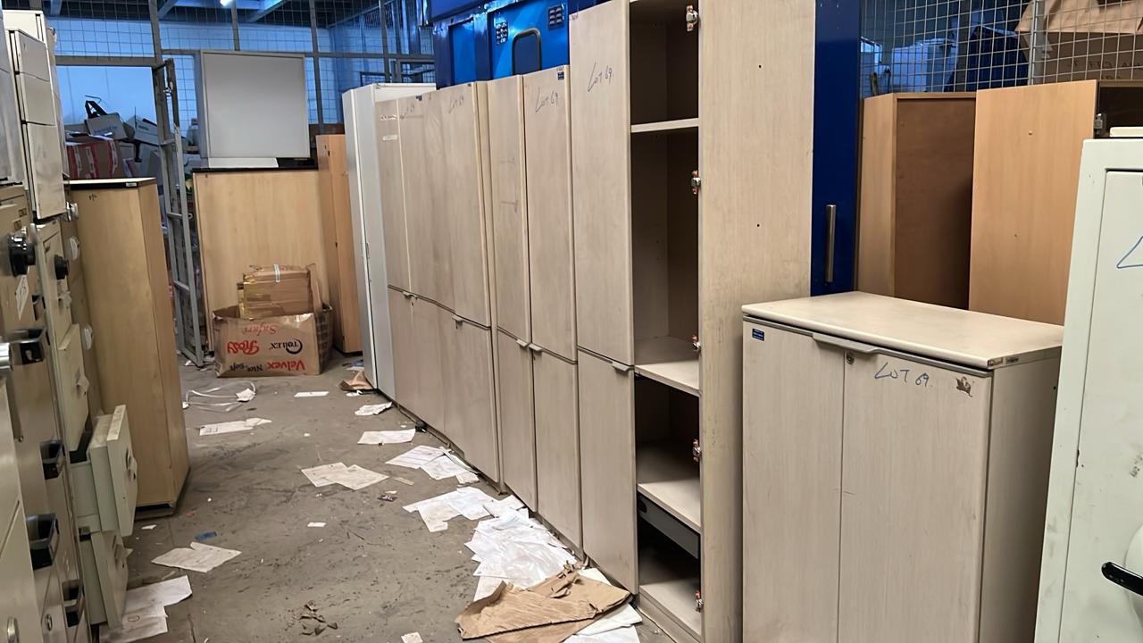 4 4-Drawer cabinets + 1 2-drawer cabinet