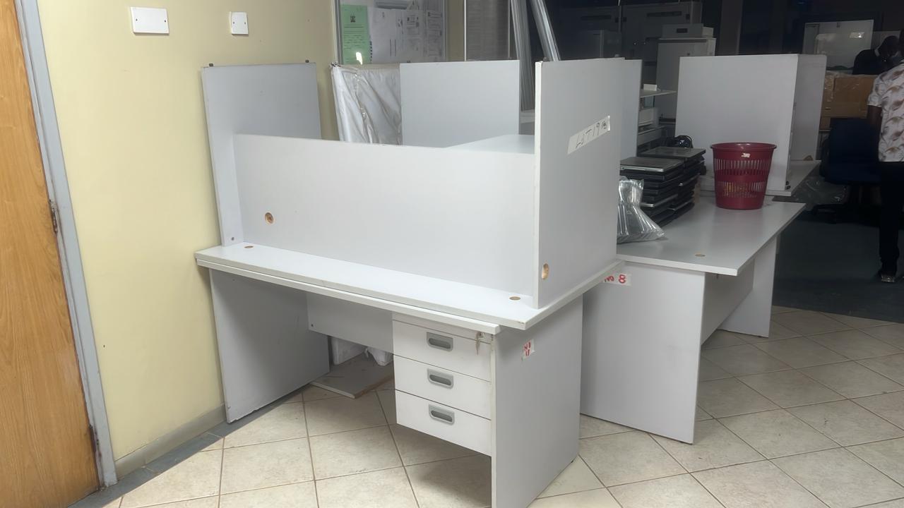 9 Desks Single pedestals