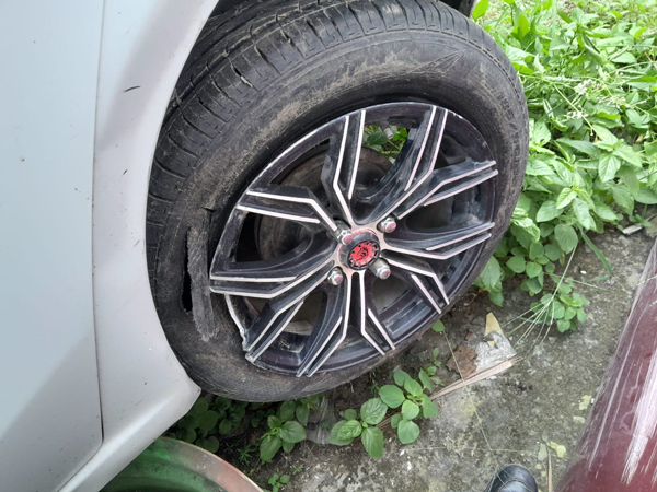 Vehicle Image 6